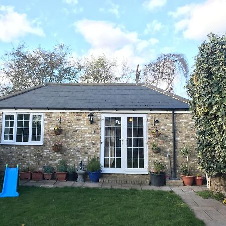 Cosy Cottage Annex In Fairlop 伊尔福德 外观 照片