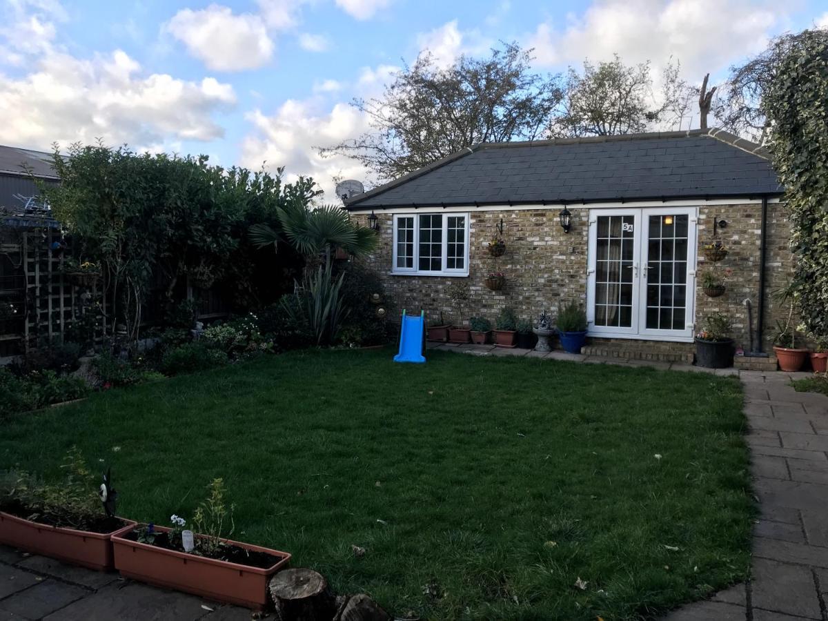 Cosy Cottage Annex In Fairlop 伊尔福德 外观 照片