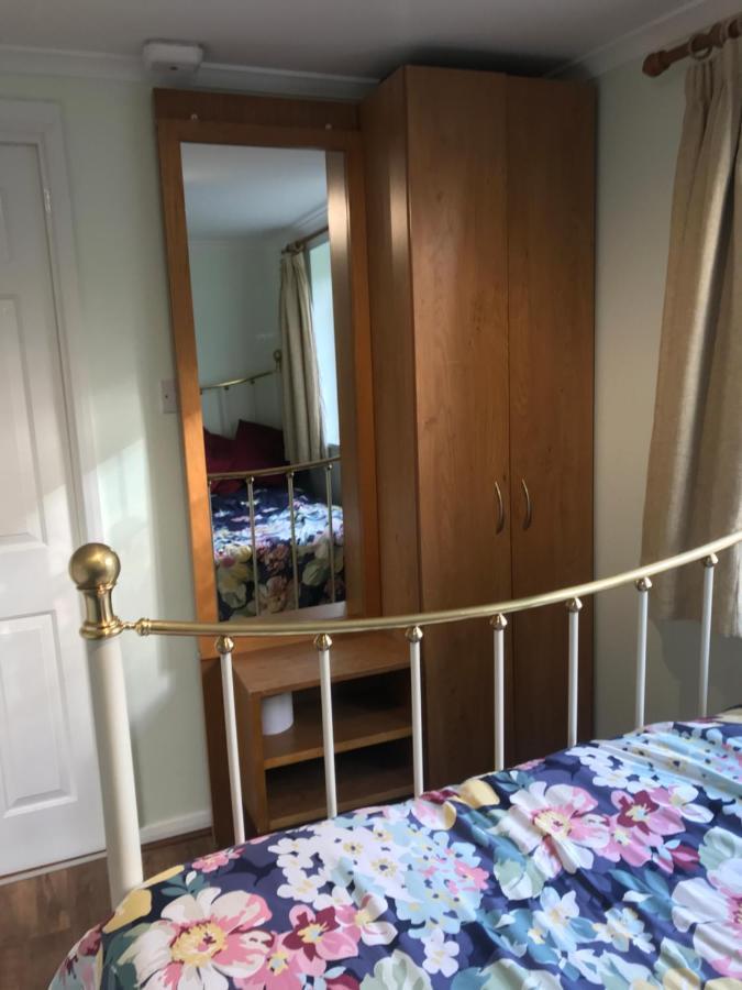 Cosy Cottage Annex In Fairlop 伊尔福德 外观 照片