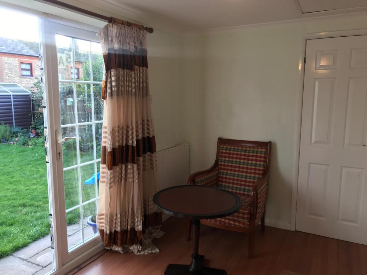 Cosy Cottage Annex In Fairlop 伊尔福德 外观 照片