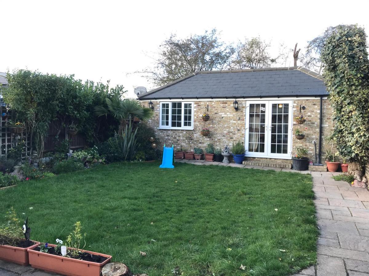 Cosy Cottage Annex In Fairlop 伊尔福德 外观 照片