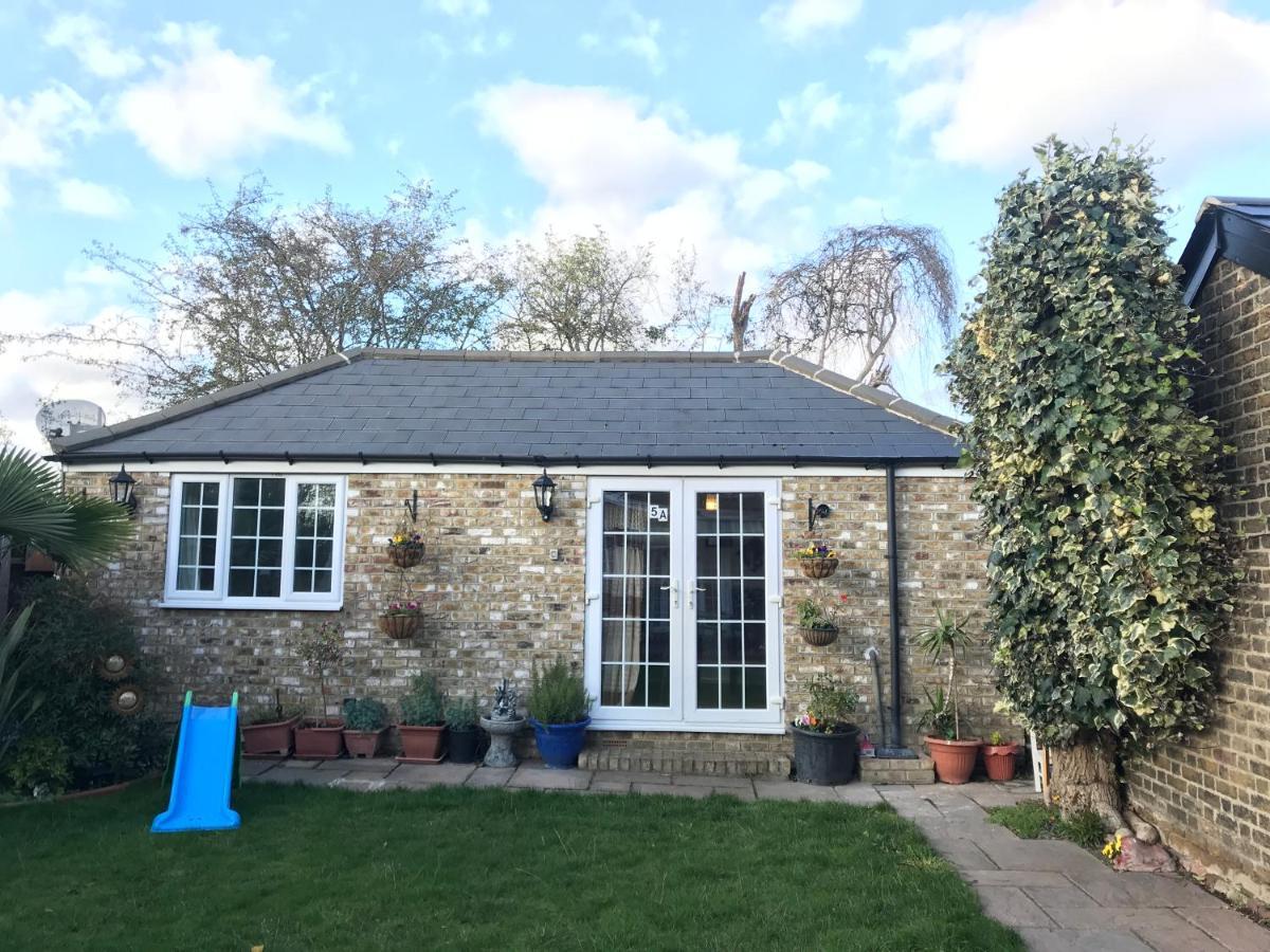 Cosy Cottage Annex In Fairlop 伊尔福德 外观 照片